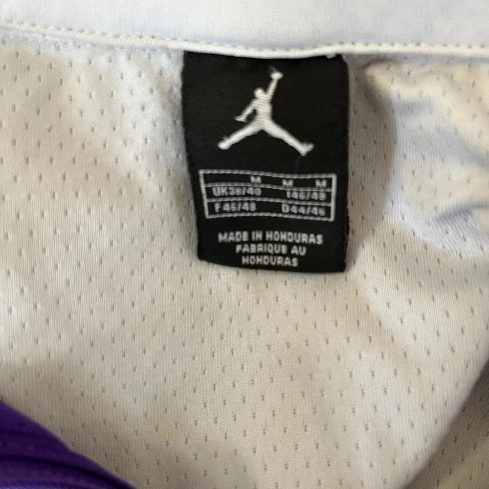 Nike Air Jordan Sacramento Mens M Pullover 1/4 Zip Top Purple White Jumpman